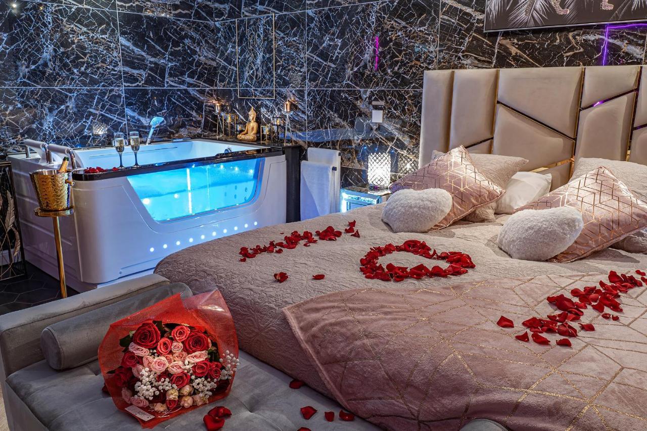 Magnifique Loft / Spa En Face De La Cathedrale ! 纳博讷 外观 照片