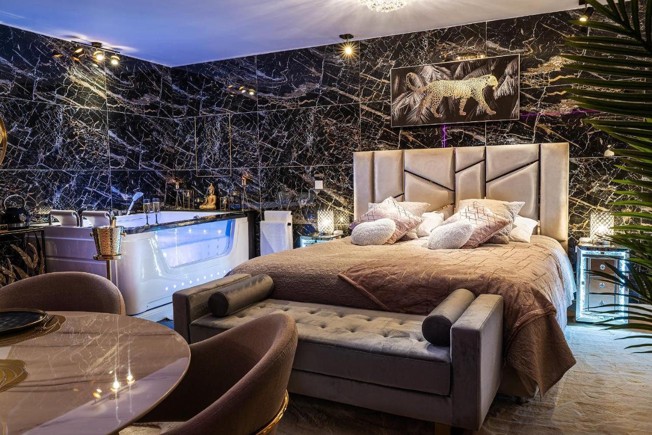 Magnifique Loft / Spa En Face De La Cathedrale ! 纳博讷 外观 照片